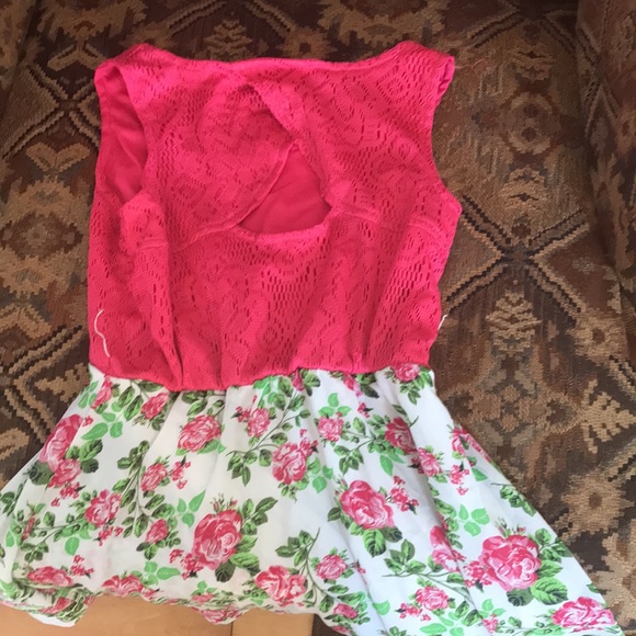 Selling this pink and green flower dress - Picture 3 of 4